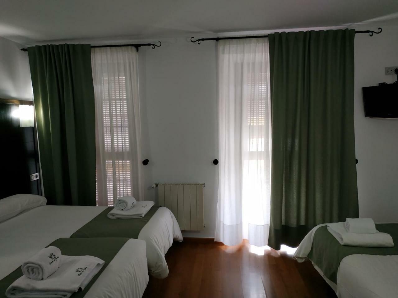 Hostal Esencia De Azahar Kordoba Bagian luar foto